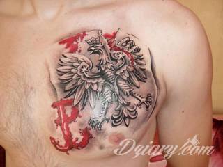 Modne tatuaże patriotyczne nawiązujące do chlubnej historii, wydarzeń z przeszłości czy podkreślające siłę i potencjał Polski. Nowoczesna forma podkreślenia swojego niesłabnącego patriotyzmu - coraz lepiej dostosowana formatami do obu płci. 