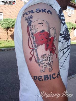 Modne tatuaże patriotyczne nawiązujące do chlubnej historii, wydarzeń z przeszłości czy podkreślające siłę i potencjał Polski. Nowoczesna forma podkreślenia swojego niesłabnącego patriotyzmu - coraz lepiej dostosowana formatami do obu płci. 