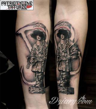 Modne tatuaże patriotyczne nawiązujące do chlubnej historii, wydarzeń z przeszłości czy podkreślające siłę i potencjał Polski. Nowoczesna forma podkreślenia swojego niesłabnącego patriotyzmu - coraz lepiej dostosowana formatami do obu płci. 
