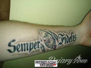 Modne tatuaże patriotyczne nawiązujące do chlubnej historii, wydarzeń z przeszłości czy podkreślające siłę i potencjał Polski. Nowoczesna forma podkreślenia swojego niesłabnącego patriotyzmu - coraz lepiej dostosowana formatami do obu płci. 