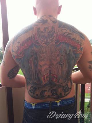 Modne tatuaże patriotyczne nawiązujące do chlubnej historii, wydarzeń z przeszłości czy podkreślające siłę i potencjał Polski. Nowoczesna forma podkreślenia swojego niesłabnącego patriotyzmu - coraz lepiej dostosowana formatami do obu płci. 