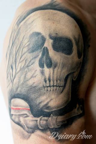 Modne tatuaże patriotyczne nawiązujące do chlubnej historii, wydarzeń z przeszłości czy podkreślające siłę i potencjał Polski. Nowoczesna forma podkreślenia swojego niesłabnącego patriotyzmu - coraz lepiej dostosowana formatami do obu płci. 