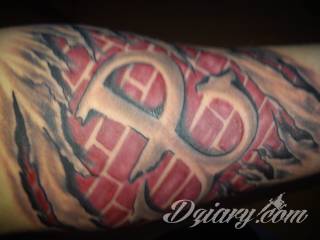 Modne tatuaże patriotyczne nawiązujące do chlubnej historii, wydarzeń z przeszłości czy podkreślające siłę i potencjał Polski. Nowoczesna forma podkreślenia swojego niesłabnącego patriotyzmu - coraz lepiej dostosowana formatami do obu płci. 