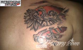 Modne tatuaże patriotyczne nawiązujące do chlubnej historii, wydarzeń z przeszłości czy podkreślające siłę i potencjał Polski. Nowoczesna forma podkreślenia swojego niesłabnącego patriotyzmu - coraz lepiej dostosowana formatami do obu płci. 