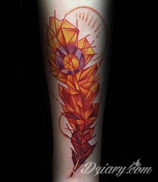 Wielkie możliwości aranżacji sprawiają, że wzór piór to kopalnia pomysłów na ciekawe tatuaże. Rysunki nawiązują w ten sposób zarówno do natury i swobody ptaków jak i historii - tworząc wzory niczym husaria lub indiańskie pióra z Dzikiego Zachodu. 