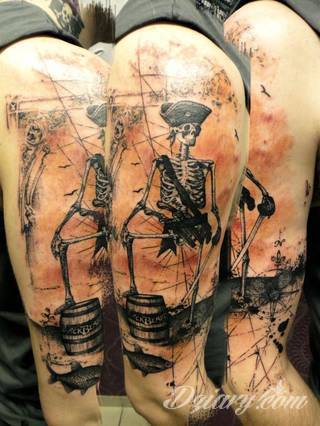 Dzikość tatuaży nawiązujących do tradycji pirackich od lat cieszy się niesłabnącą popularnością. Rysunki z piratami to motywy jednorękich bandytów, haków zamiast dłoni czy przepasek zasłaniających jedno oko. Zawsze są groźne, zawsze zastanawiające i zawsze ciekawe pod względem grafiki. 