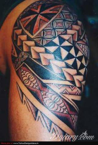 Fantazja, jaką dają wzory polinezyjskie jest ograniczona wyłącznie wyobraźnią. Tatuaże etniczne Maori to plemienne grafiki sięgające do wyjątkowych tradycji graficznych z rejonu wysp pacyficznych - jakże egzotyczne w dzisiejszych realiach. 