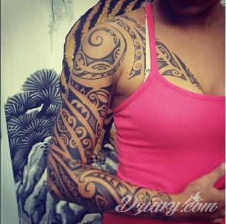 Fantazja, jaką dają wzory polinezyjskie jest ograniczona wyłącznie wyobraźnią. Tatuaże etniczne Maori to plemienne grafiki sięgające do wyjątkowych tradycji graficznych z rejonu wysp pacyficznych - jakże egzotyczne w dzisiejszych realiach. 