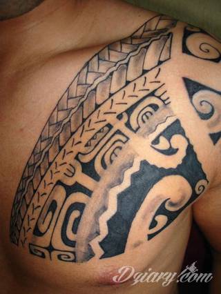 Fantazja, jaką dają wzory polinezyjskie jest ograniczona wyłącznie wyobraźnią. Tatuaże etniczne Maori to plemienne grafiki sięgające do wyjątkowych tradycji graficznych z rejonu wysp pacyficznych - jakże egzotyczne w dzisiejszych realiach. 