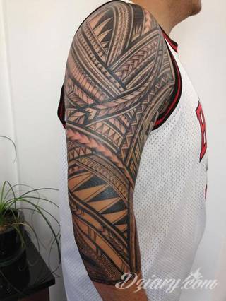 Fantazja, jaką dają wzory polinezyjskie jest ograniczona wyłącznie wyobraźnią. Tatuaże etniczne Maori to plemienne grafiki sięgające do wyjątkowych tradycji graficznych z rejonu wysp pacyficznych - jakże egzotyczne w dzisiejszych realiach. 