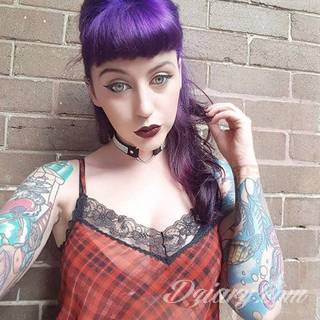 Niesamowite w swojej formie tatuaże-rękawy zajmują cała powierzchnię ramiona i przedramiona. Tworzą jednolitą zdobiącą ciało całość. Taki graficzny rękaw na skórze to tatuaż szczególnie ciekawy w przypadku aktywnych, silnych mężczyzn. 