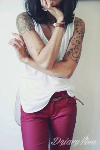 Niesamowite w swojej formie tatuaże-rękawy zajmują cała powierzchnię ramiona i przedramiona. Tworzą jednolitą zdobiącą ciało całość. Taki graficzny rękaw na skórze to tatuaż szczególnie ciekawy w przypadku aktywnych, silnych mężczyzn. 