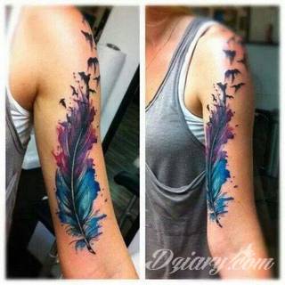 Niesamowite w swojej formie tatuaże-rękawy zajmują cała powierzchnię ramiona i przedramiona. Tworzą jednolitą zdobiącą ciało całość. Taki graficzny rękaw na skórze to tatuaż szczególnie ciekawy w przypadku aktywnych, silnych mężczyzn. 