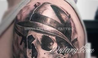 Niesamowite w swojej formie tatuaże-rękawy zajmują cała powierzchnię ramiona i przedramiona. Tworzą jednolitą zdobiącą ciało całość. Taki graficzny rękaw na skórze to tatuaż szczególnie ciekawy w przypadku aktywnych, silnych mężczyzn. 