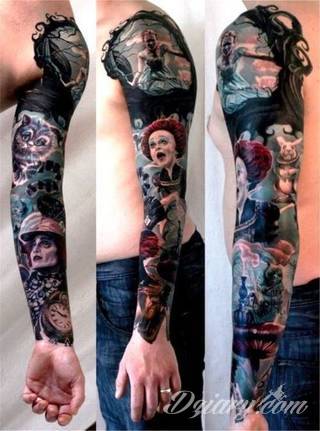 Niesamowite w swojej formie tatuaże-rękawy zajmują cała powierzchnię ramiona i przedramiona. Tworzą jednolitą zdobiącą ciało całość. Taki graficzny rękaw na skórze to tatuaż szczególnie ciekawy w przypadku aktywnych, silnych mężczyzn. 