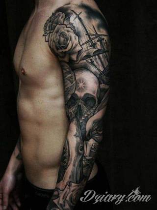 Niesamowite w swojej formie tatuaże-rękawy zajmują cała powierzchnię ramiona i przedramiona. Tworzą jednolitą zdobiącą ciało całość. Taki graficzny rękaw na skórze to tatuaż szczególnie ciekawy w przypadku aktywnych, silnych mężczyzn. 