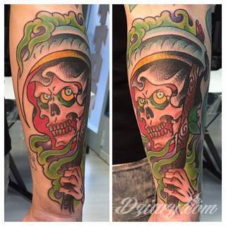 Niesamowite w swojej formie tatuaże-rękawy zajmują cała powierzchnię ramiona i przedramiona. Tworzą jednolitą zdobiącą ciało całość. Taki graficzny rękaw na skórze to tatuaż szczególnie ciekawy w przypadku aktywnych, silnych mężczyzn. 