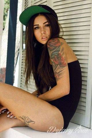 Niesamowite w swojej formie tatuaże-rękawy zajmują cała powierzchnię ramiona i przedramiona. Tworzą jednolitą zdobiącą ciało całość. Taki graficzny rękaw na skórze to tatuaż szczególnie ciekawy w przypadku aktywnych, silnych mężczyzn. 