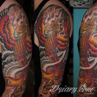 Niesamowite w swojej formie tatuaże-rękawy zajmują cała powierzchnię ramiona i przedramiona. Tworzą jednolitą zdobiącą ciało całość. Taki graficzny rękaw na skórze to tatuaż szczególnie ciekawy w przypadku aktywnych, silnych mężczyzn. 