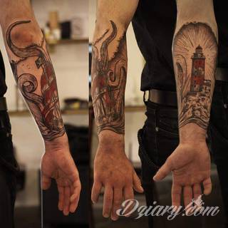 Niesamowite w swojej formie tatuaże-rękawy zajmują cała powierzchnię ramiona i przedramiona. Tworzą jednolitą zdobiącą ciało całość. Taki graficzny rękaw na skórze to tatuaż szczególnie ciekawy w przypadku aktywnych, silnych mężczyzn. 