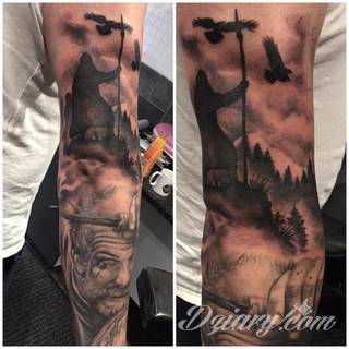 Niesamowite w swojej formie tatuaże-rękawy zajmują cała powierzchnię ramiona i przedramiona. Tworzą jednolitą zdobiącą ciało całość. Taki graficzny rękaw na skórze to tatuaż szczególnie ciekawy w przypadku aktywnych, silnych mężczyzn. 