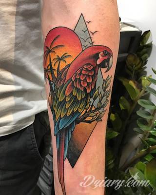 Niesamowite w swojej formie tatuaże-rękawy zajmują cała powierzchnię ramiona i przedramiona. Tworzą jednolitą zdobiącą ciało całość. Taki graficzny rękaw na skórze to tatuaż szczególnie ciekawy w przypadku aktywnych, silnych mężczyzn. 