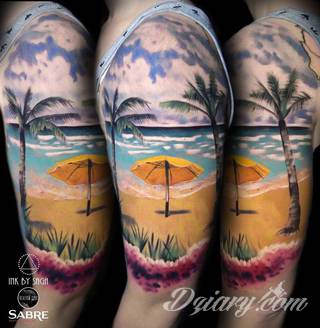 Niesamowite w swojej formie tatuaże-rękawy zajmują cała powierzchnię ramiona i przedramiona. Tworzą jednolitą zdobiącą ciało całość. Taki graficzny rękaw na skórze to tatuaż szczególnie ciekawy w przypadku aktywnych, silnych mężczyzn. 