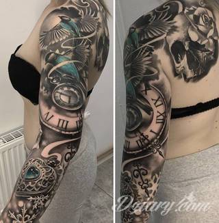 Niesamowite w swojej formie tatuaże-rękawy zajmują cała powierzchnię ramiona i przedramiona. Tworzą jednolitą zdobiącą ciało całość. Taki graficzny rękaw na skórze to tatuaż szczególnie ciekawy w przypadku aktywnych, silnych mężczyzn. 