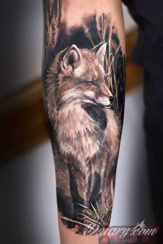 Niesamowite w swojej formie tatuaże-rękawy zajmują cała powierzchnię ramiona i przedramiona. Tworzą jednolitą zdobiącą ciało całość. Taki graficzny rękaw na skórze to tatuaż szczególnie ciekawy w przypadku aktywnych, silnych mężczyzn. 