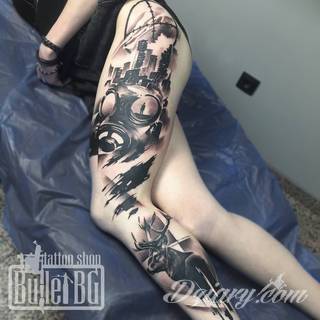 Niesamowite w swojej formie tatuaże-rękawy zajmują cała powierzchnię ramiona i przedramiona. Tworzą jednolitą zdobiącą ciało całość. Taki graficzny rękaw na skórze to tatuaż szczególnie ciekawy w przypadku aktywnych, silnych mężczyzn. 