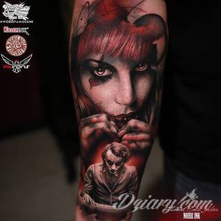 Niesamowite w swojej formie tatuaże-rękawy zajmują cała powierzchnię ramiona i przedramiona. Tworzą jednolitą zdobiącą ciało całość. Taki graficzny rękaw na skórze to tatuaż szczególnie ciekawy w przypadku aktywnych, silnych mężczyzn. 