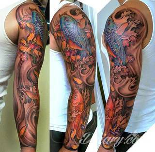 Niesamowite w swojej formie tatuaże-rękawy zajmują cała powierzchnię ramiona i przedramiona. Tworzą jednolitą zdobiącą ciało całość. Taki graficzny rękaw na skórze to tatuaż szczególnie ciekawy w przypadku aktywnych, silnych mężczyzn. 