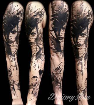 Niesamowite w swojej formie tatuaże-rękawy zajmują cała powierzchnię ramiona i przedramiona. Tworzą jednolitą zdobiącą ciało całość. Taki graficzny rękaw na skórze to tatuaż szczególnie ciekawy w przypadku aktywnych, silnych mężczyzn. 