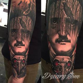 Niesamowite w swojej formie tatuaże-rękawy zajmują cała powierzchnię ramiona i przedramiona. Tworzą jednolitą zdobiącą ciało całość. Taki graficzny rękaw na skórze to tatuaż szczególnie ciekawy w przypadku aktywnych, silnych mężczyzn. 