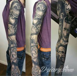 Niesamowite w swojej formie tatuaże-rękawy zajmują cała powierzchnię ramiona i przedramiona. Tworzą jednolitą zdobiącą ciało całość. Taki graficzny rękaw na skórze to tatuaż szczególnie ciekawy w przypadku aktywnych, silnych mężczyzn. 