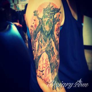 Niesamowite w swojej formie tatuaże-rękawy zajmują cała powierzchnię ramiona i przedramiona. Tworzą jednolitą zdobiącą ciało całość. Taki graficzny rękaw na skórze to tatuaż szczególnie ciekawy w przypadku aktywnych, silnych mężczyzn. 