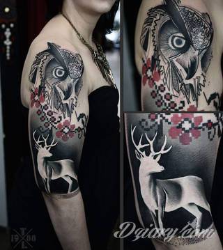 Niesamowite w swojej formie tatuaże-rękawy zajmują cała powierzchnię ramiona i przedramiona. Tworzą jednolitą zdobiącą ciało całość. Taki graficzny rękaw na skórze to tatuaż szczególnie ciekawy w przypadku aktywnych, silnych mężczyzn. 