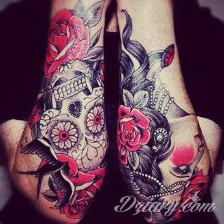 Niesamowite w swojej formie tatuaże-rękawy zajmują cała powierzchnię ramiona i przedramiona. Tworzą jednolitą zdobiącą ciało całość. Taki graficzny rękaw na skórze to tatuaż szczególnie ciekawy w przypadku aktywnych, silnych mężczyzn. 