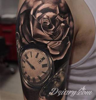 Niesamowite w swojej formie tatuaże-rękawy zajmują cała powierzchnię ramiona i przedramiona. Tworzą jednolitą zdobiącą ciało całość. Taki graficzny rękaw na skórze to tatuaż szczególnie ciekawy w przypadku aktywnych, silnych mężczyzn. 