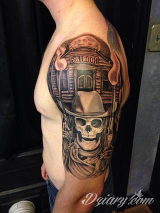 Niesamowite w swojej formie tatuaże-rękawy zajmują cała powierzchnię ramiona i przedramiona. Tworzą jednolitą zdobiącą ciało całość. Taki graficzny rękaw na skórze to tatuaż szczególnie ciekawy w przypadku aktywnych, silnych mężczyzn. 