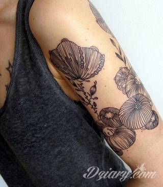 Niesamowite w swojej formie tatuaże-rękawy zajmują cała powierzchnię ramiona i przedramiona. Tworzą jednolitą zdobiącą ciało całość. Taki graficzny rękaw na skórze to tatuaż szczególnie ciekawy w przypadku aktywnych, silnych mężczyzn. 