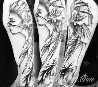 Niesamowite w swojej formie tatuaże-rękawy zajmują cała powierzchnię ramiona i przedramiona. Tworzą jednolitą zdobiącą ciało całość. Taki graficzny rękaw na skórze to tatuaż szczególnie ciekawy w przypadku aktywnych, silnych mężczyzn. 