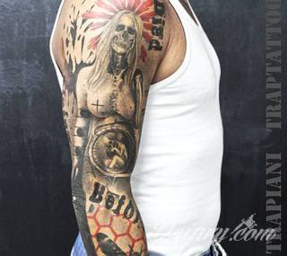 Niesamowite w swojej formie tatuaże-rękawy zajmują cała powierzchnię ramiona i przedramiona. Tworzą jednolitą zdobiącą ciało całość. Taki graficzny rękaw na skórze to tatuaż szczególnie ciekawy w przypadku aktywnych, silnych mężczyzn. 