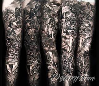 Niesamowite w swojej formie tatuaże-rękawy zajmują cała powierzchnię ramiona i przedramiona. Tworzą jednolitą zdobiącą ciało całość. Taki graficzny rękaw na skórze to tatuaż szczególnie ciekawy w przypadku aktywnych, silnych mężczyzn. 