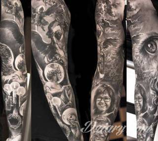 Niesamowite w swojej formie tatuaże-rękawy zajmują cała powierzchnię ramiona i przedramiona. Tworzą jednolitą zdobiącą ciało całość. Taki graficzny rękaw na skórze to tatuaż szczególnie ciekawy w przypadku aktywnych, silnych mężczyzn. 
