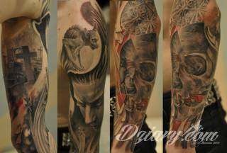 Niesamowite w swojej formie tatuaże-rękawy zajmują cała powierzchnię ramiona i przedramiona. Tworzą jednolitą zdobiącą ciało całość. Taki graficzny rękaw na skórze to tatuaż szczególnie ciekawy w przypadku aktywnych, silnych mężczyzn. 