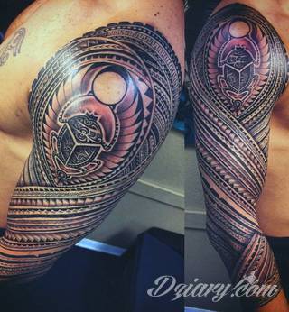 Niesamowite w swojej formie tatuaże-rękawy zajmują cała powierzchnię ramiona i przedramiona. Tworzą jednolitą zdobiącą ciało całość. Taki graficzny rękaw na skórze to tatuaż szczególnie ciekawy w przypadku aktywnych, silnych mężczyzn. 