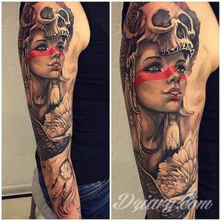 Niesamowite w swojej formie tatuaże-rękawy zajmują cała powierzchnię ramiona i przedramiona. Tworzą jednolitą zdobiącą ciało całość. Taki graficzny rękaw na skórze to tatuaż szczególnie ciekawy w przypadku aktywnych, silnych mężczyzn. 