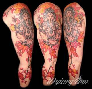 Niesamowite w swojej formie tatuaże-rękawy zajmują cała powierzchnię ramiona i przedramiona. Tworzą jednolitą zdobiącą ciało całość. Taki graficzny rękaw na skórze to tatuaż szczególnie ciekawy w przypadku aktywnych, silnych mężczyzn. 