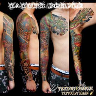 Niesamowite w swojej formie tatuaże-rękawy zajmują cała powierzchnię ramiona i przedramiona. Tworzą jednolitą zdobiącą ciało całość. Taki graficzny rękaw na skórze to tatuaż szczególnie ciekawy w przypadku aktywnych, silnych mężczyzn. 